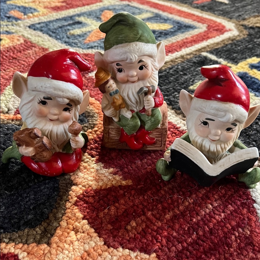 HOMCO Vintage Elf Figurine Set - Red and Green